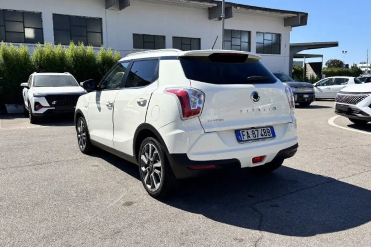 Ssangyong Tivoli usata a Latina (5)