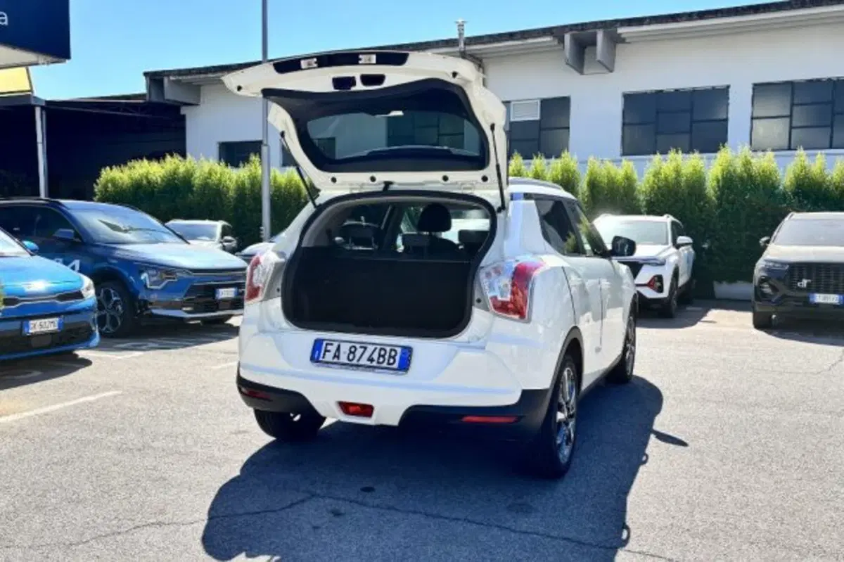 Ssangyong Tivoli usata a Latina (7)