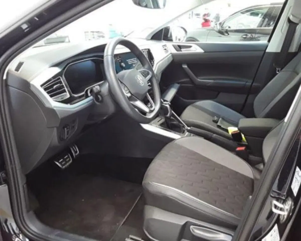 Volkswagen Taigo usata a Novara (5)