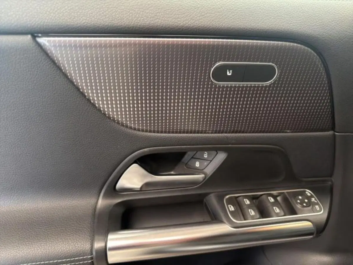 Mercedes-Benz GLA SUV usata a Novara (13)