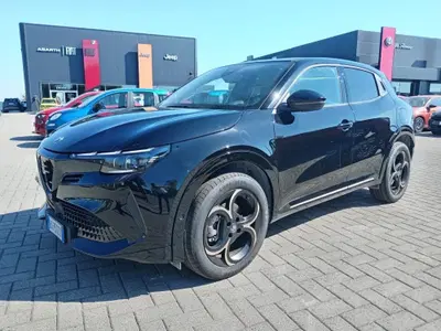 Alfa Romeo Junior 1.2 ibrida Q4 Intensa 145cv edct6 del 2025 usata a Alessandria