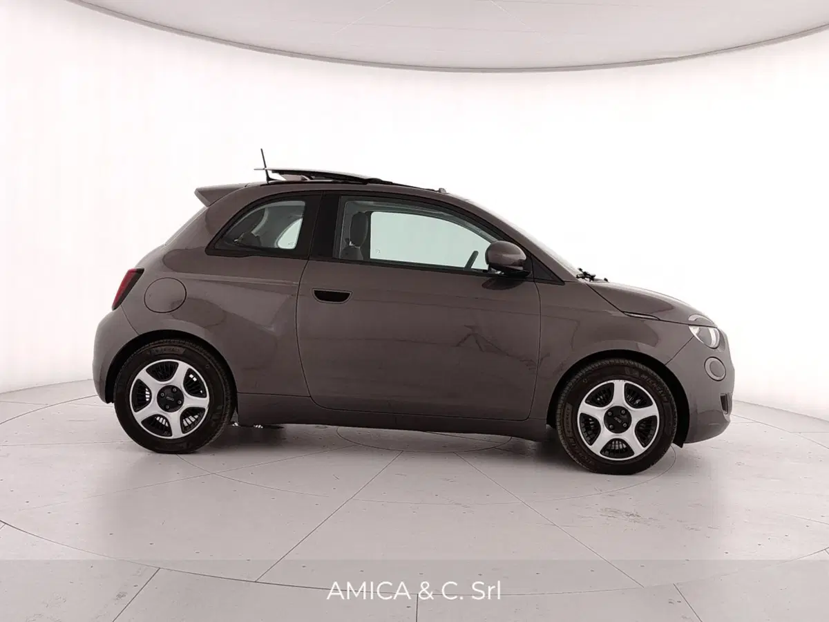 Fiat 500e Cabrio usata a Caserta (8)