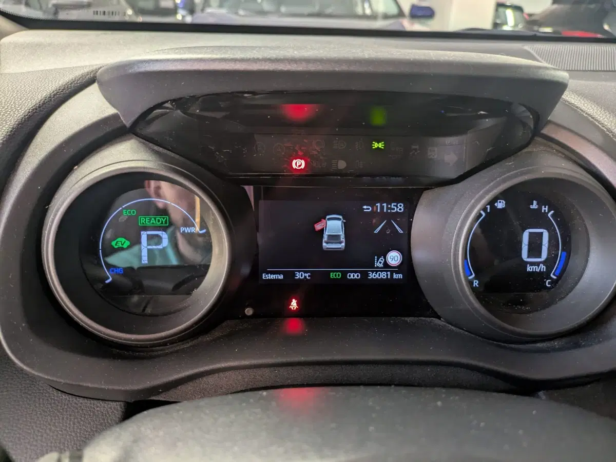 Toyota Yaris usata a Milano (15)