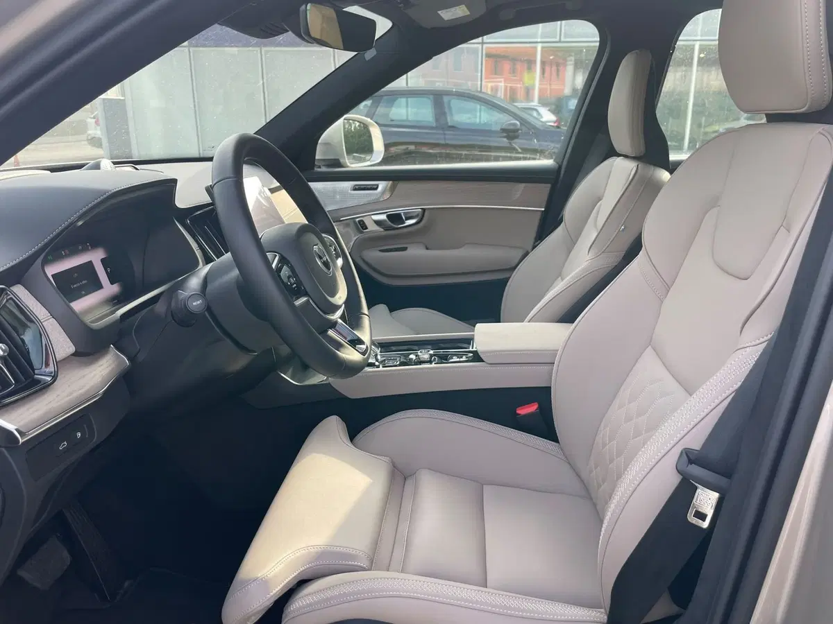 Volvo XC90 usata a Como (7)