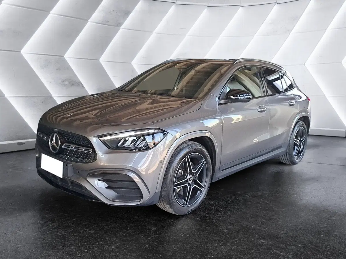 Mercedes-Benz GLA SUV usata a Salerno