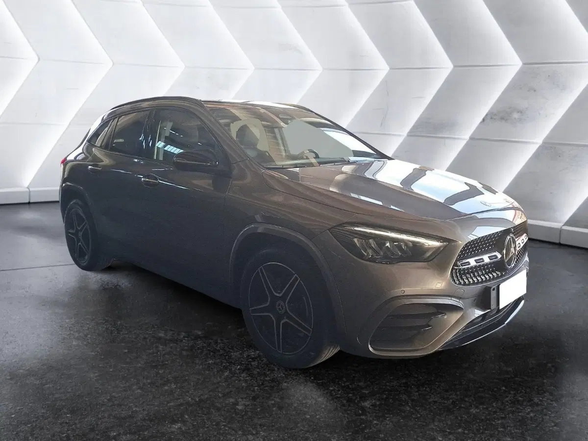 Mercedes-Benz GLA SUV usata a Salerno (3)