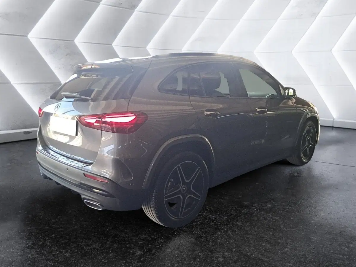 Mercedes-Benz GLA SUV usata a Salerno (5)