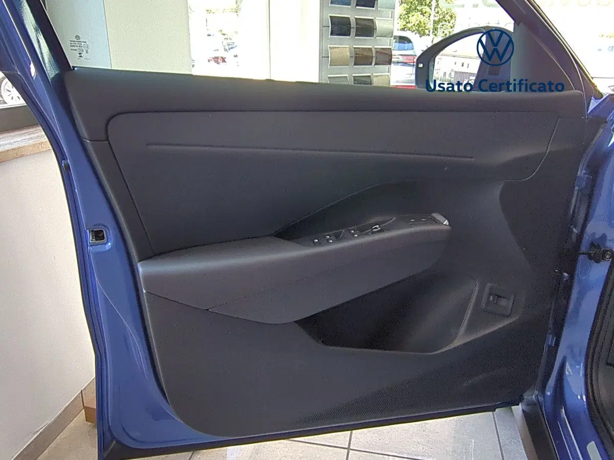 Volkswagen T-Roc nuova a Benevento (7)