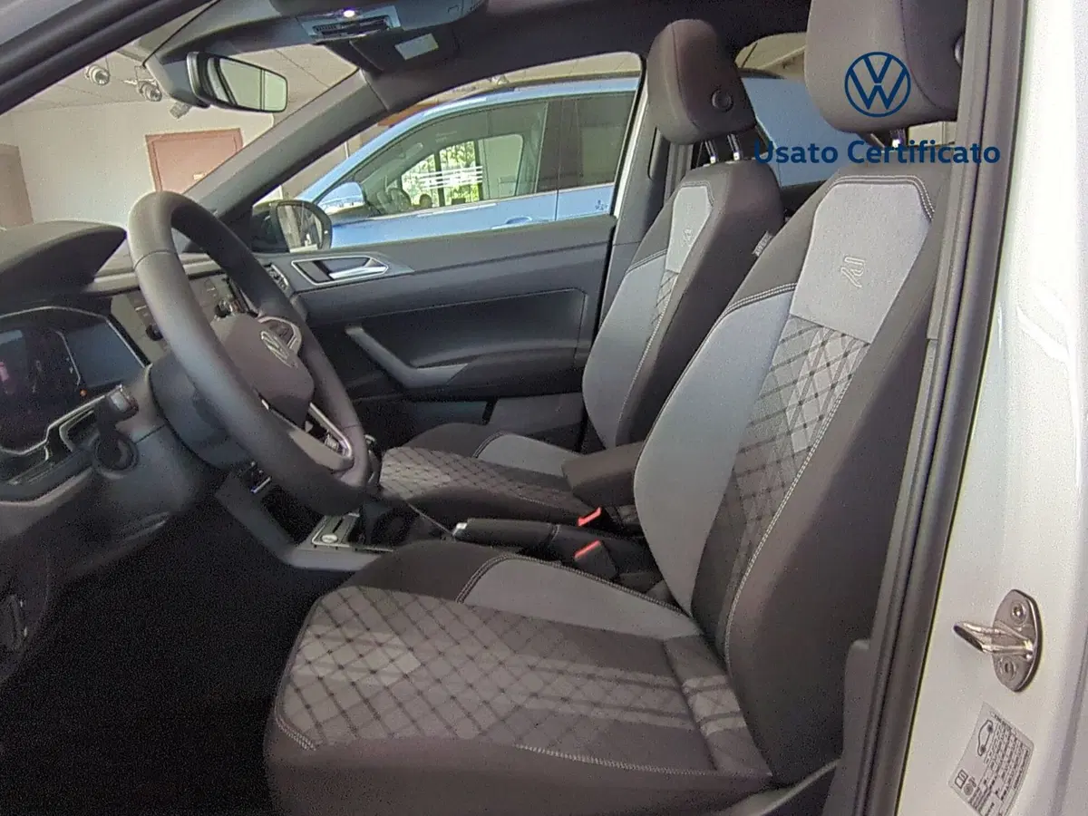 Volkswagen Taigo nuova a Avellino (11)