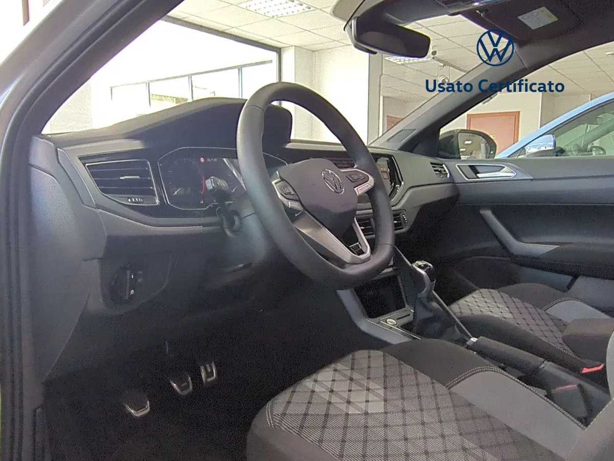 Volkswagen Taigo nuova a Avellino (12)