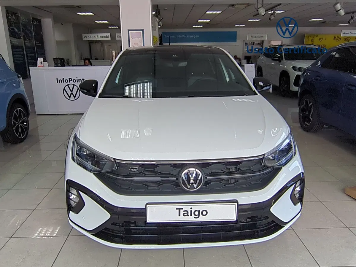Volkswagen Taigo nuova a Avellino (2)