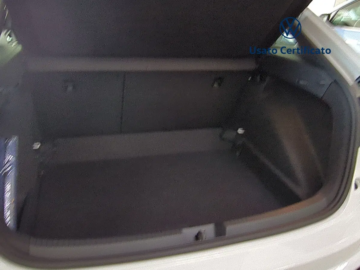 Volkswagen Taigo nuova a Avellino (7)