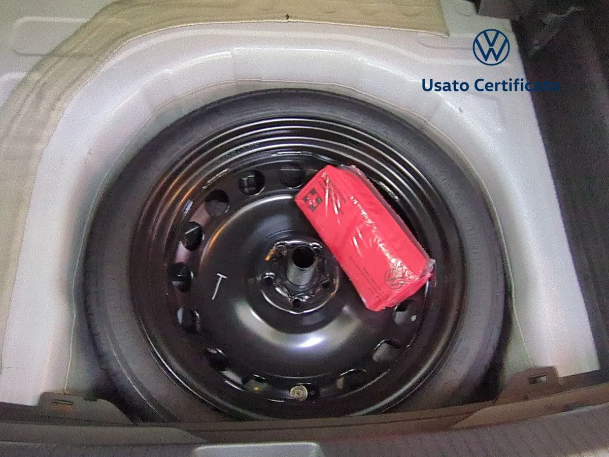 Volkswagen Taigo nuova a Avellino (8)