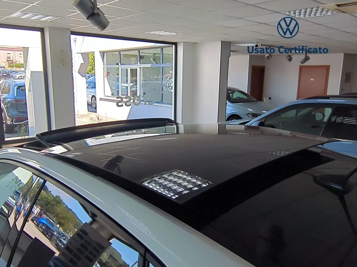 Volkswagen Taigo nuova a Avellino (9)