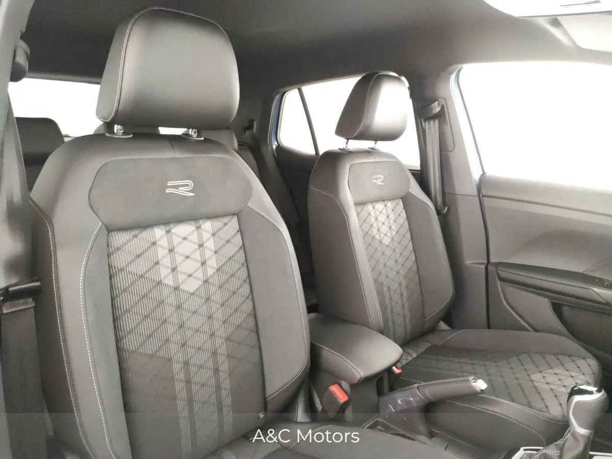 Volkswagen T-Cross nuova a Napoli (8)
