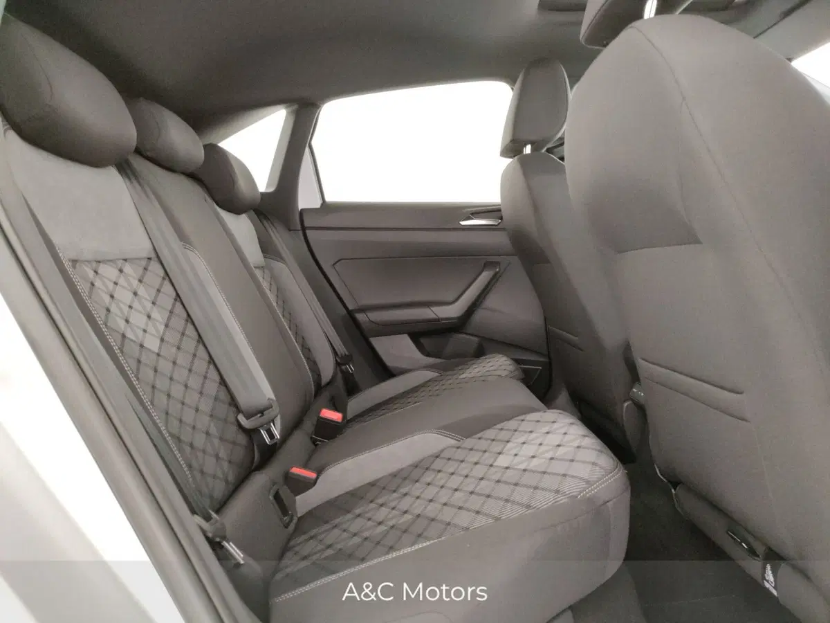 Volkswagen Taigo nuova a Napoli (9)
