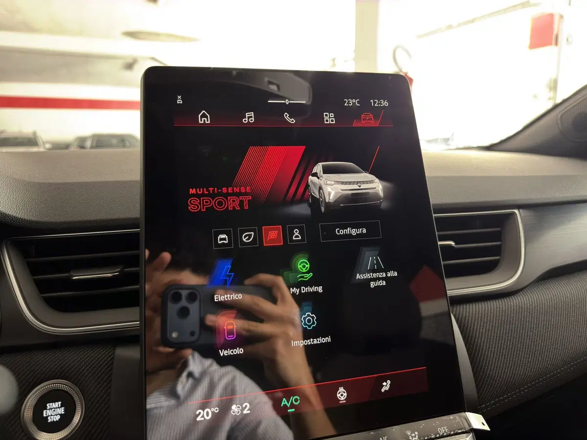 Renault Symbioz usata a Milano (13)