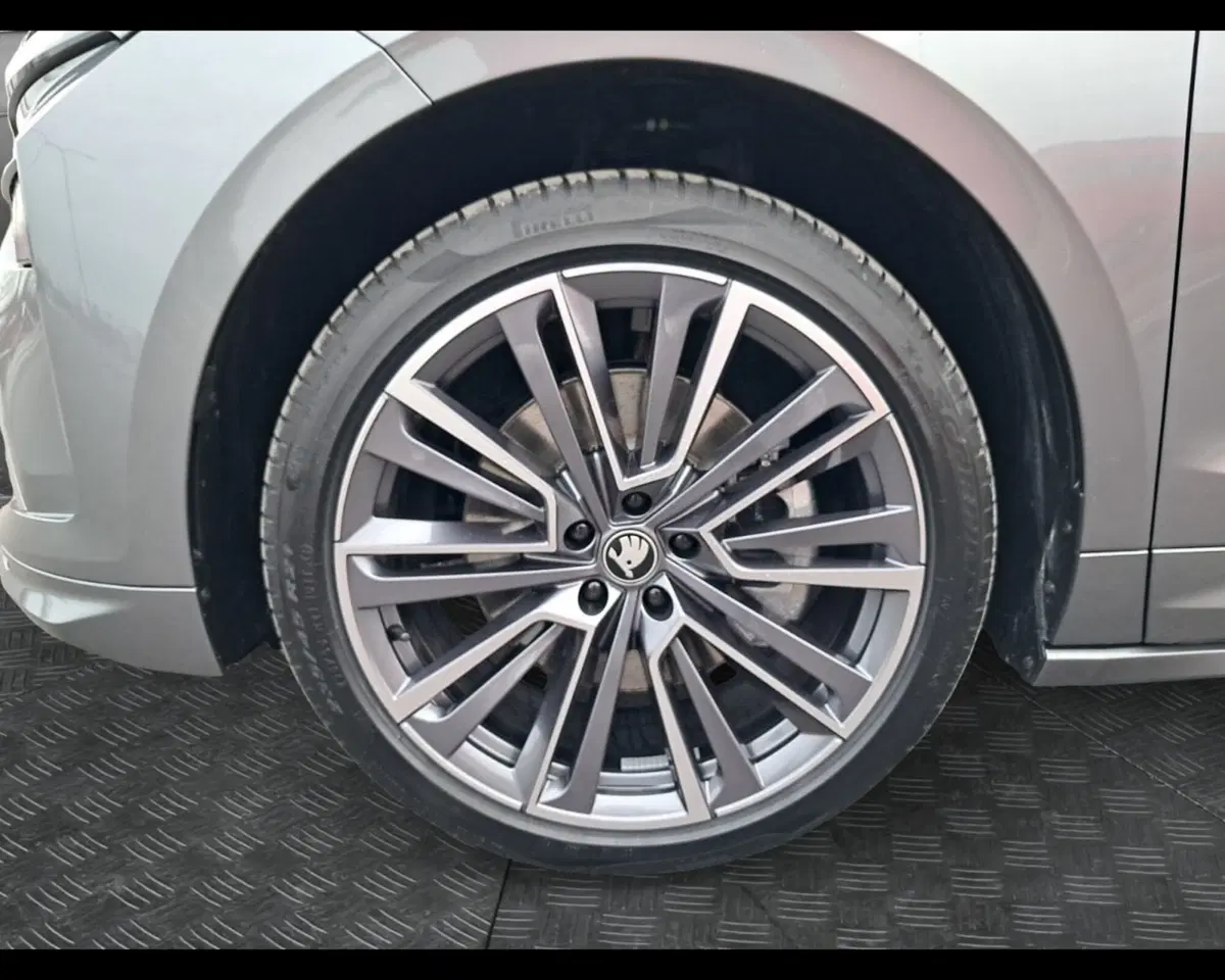 Skoda Enyaq usata a Ravenna (9)