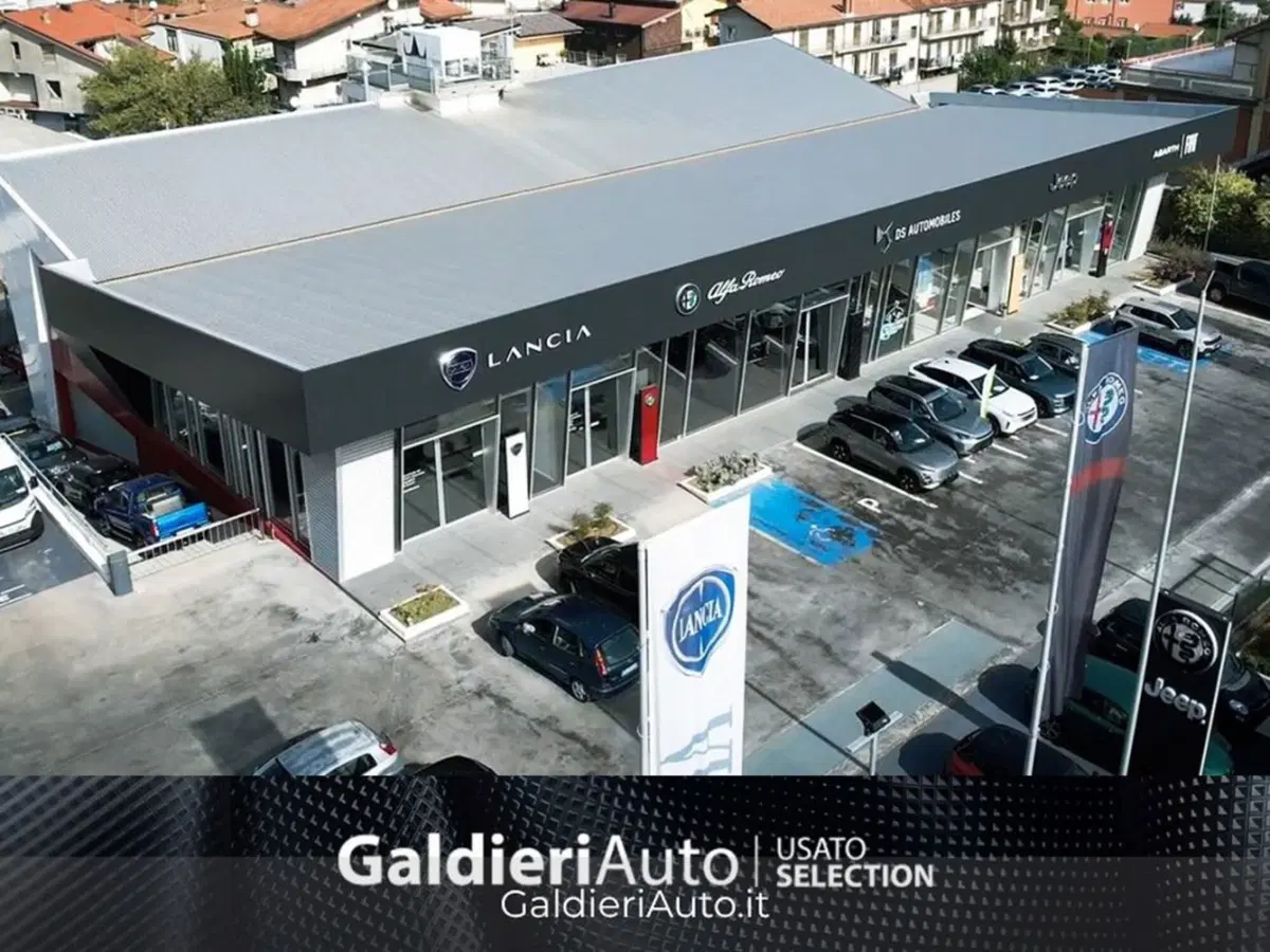 Peugeot 208 nuova a Salerno (16)