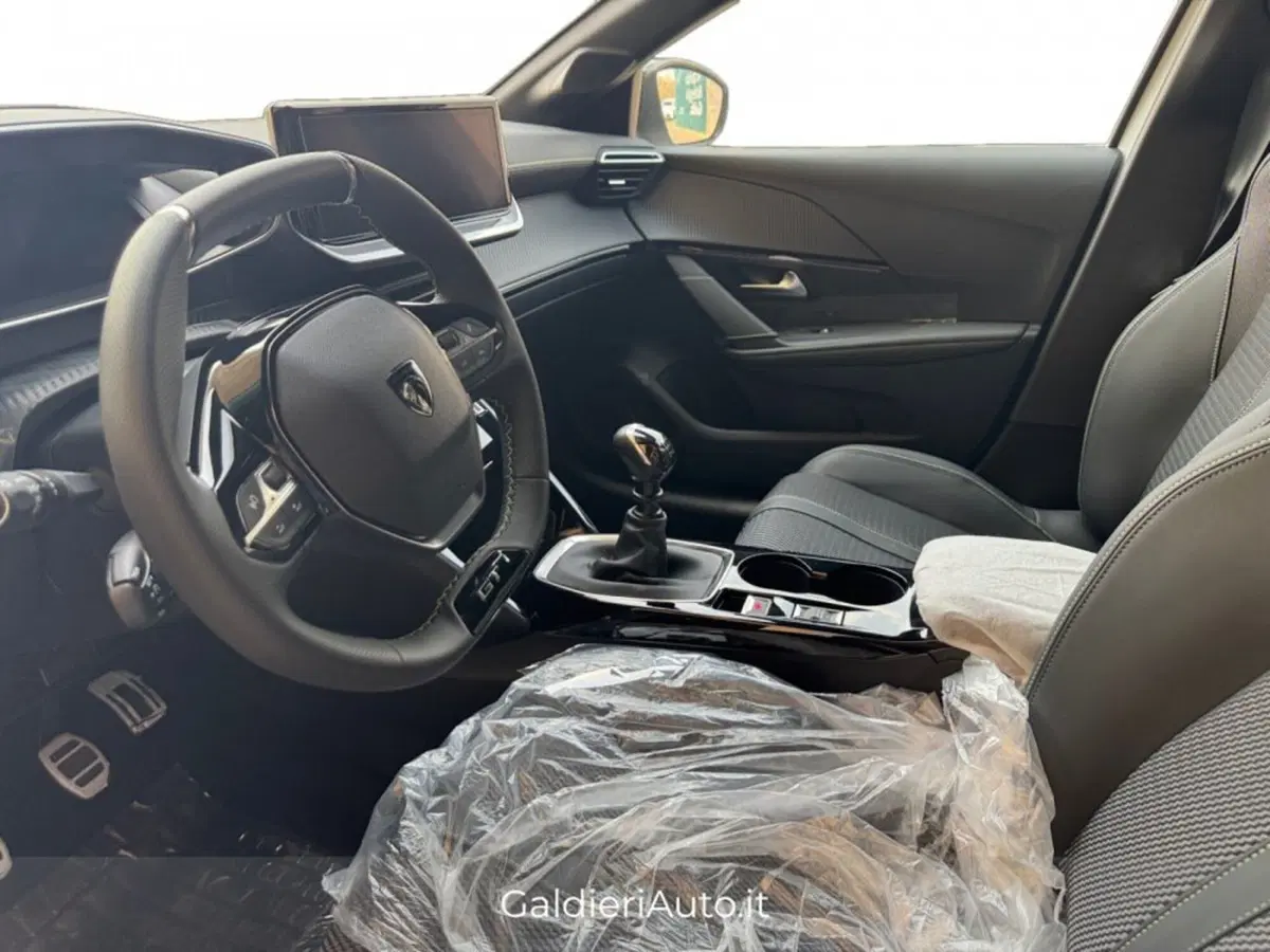 Peugeot 208 nuova a Salerno (6)