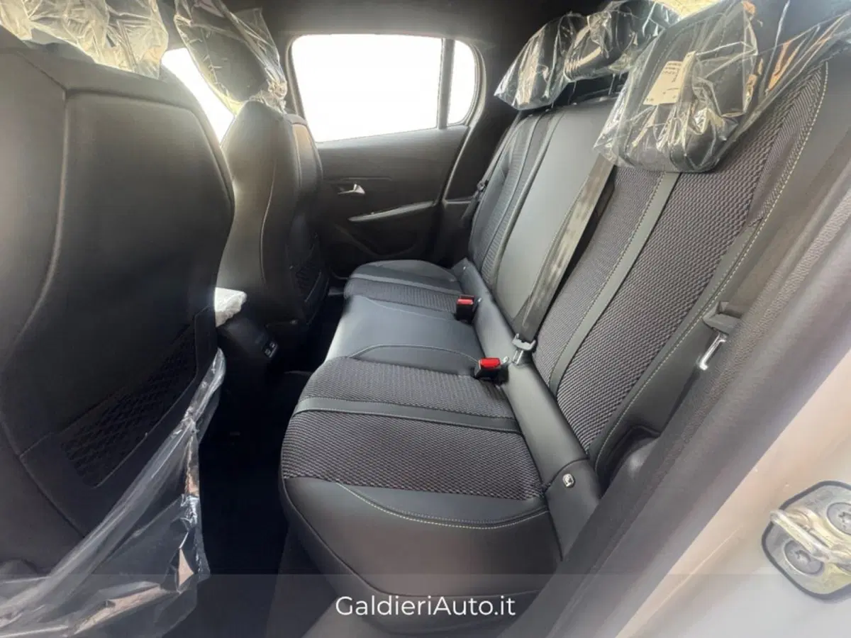 Peugeot 208 nuova a Salerno (7)