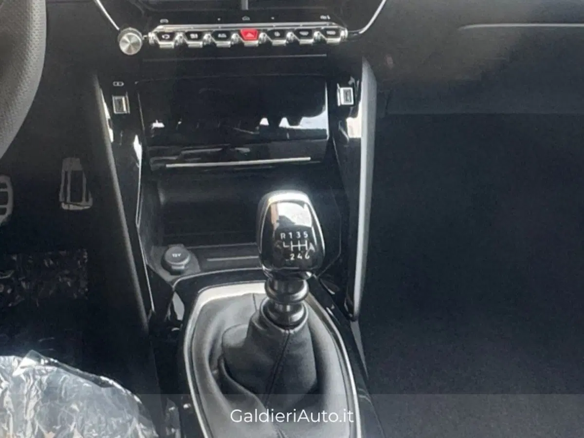 Peugeot 208 nuova a Salerno (8)