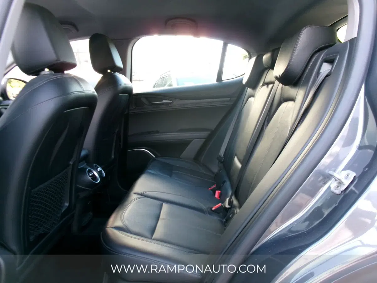 Alfa Romeo Stelvio usata a Venezia (11)