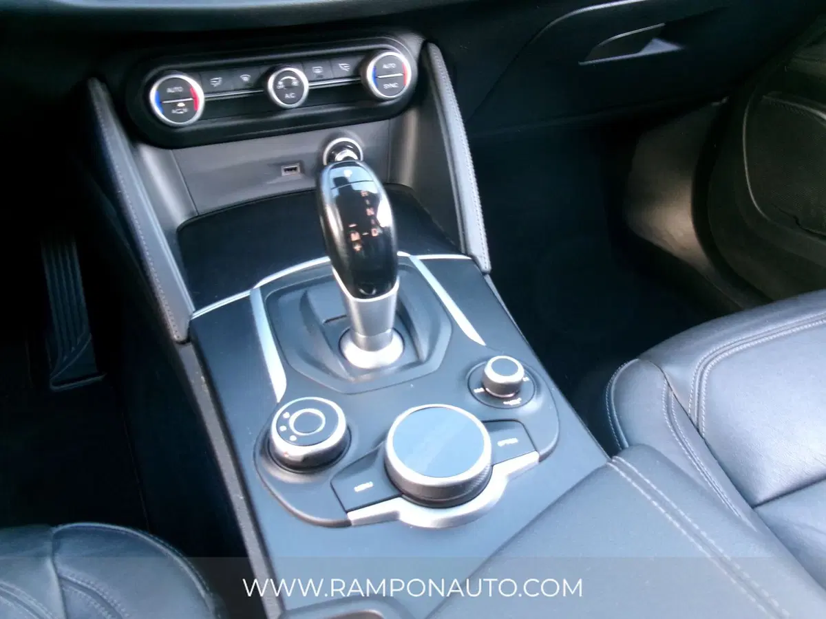 Alfa Romeo Stelvio usata a Venezia (15)