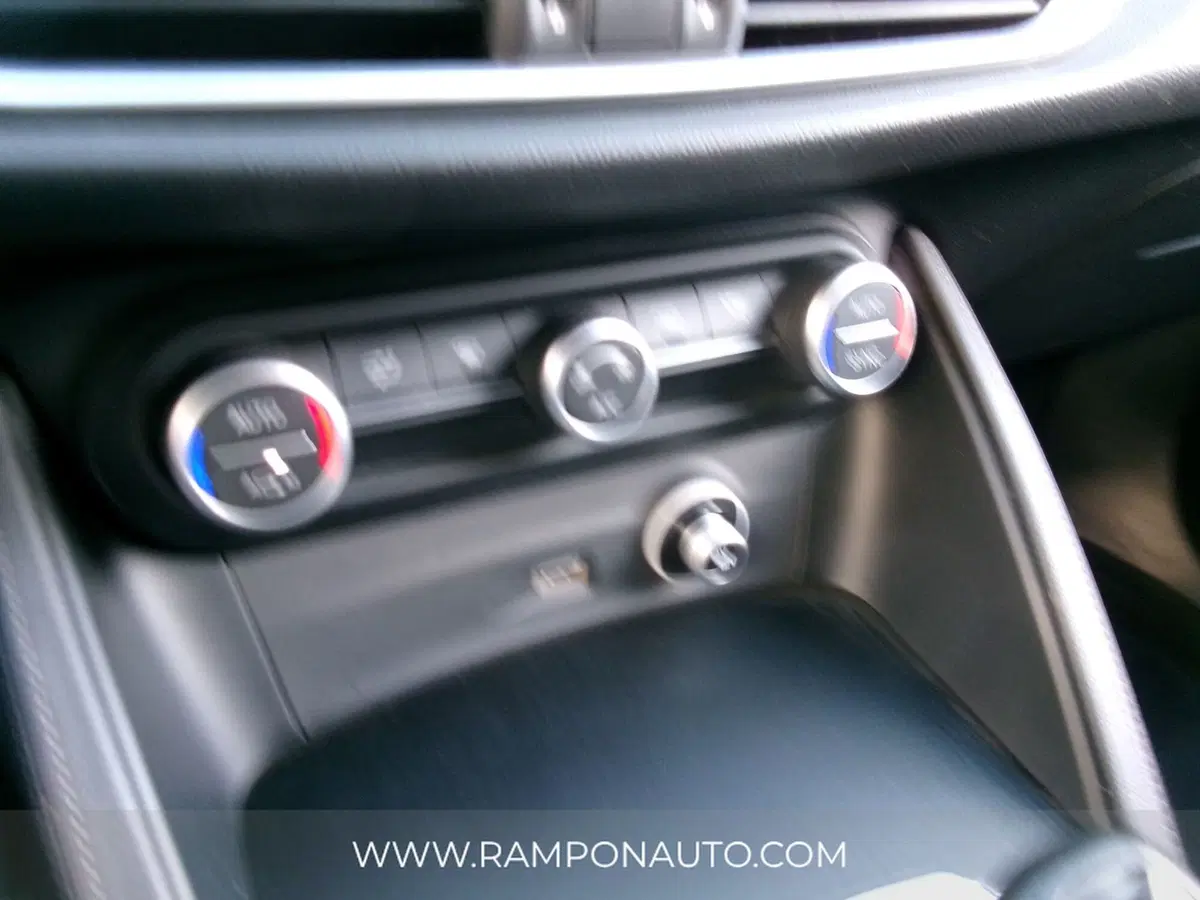 Alfa Romeo Stelvio usata a Venezia (18)