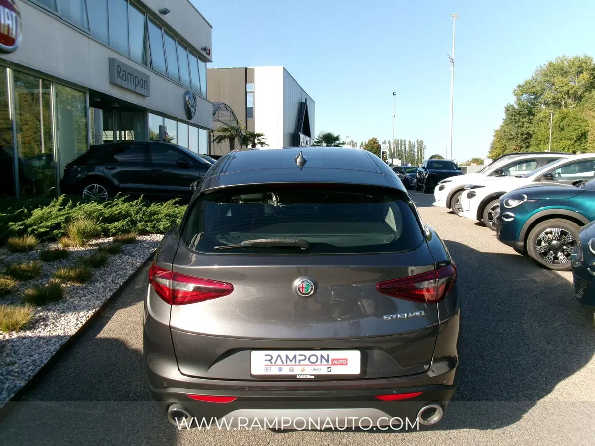 Alfa Romeo Stelvio usata a Venezia (4)