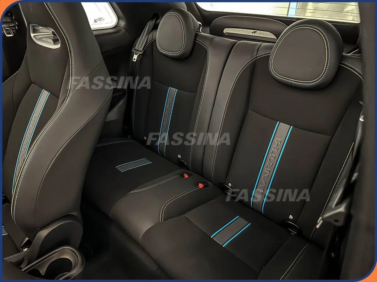 Abarth 500e Cabrio usata a Milano (10)