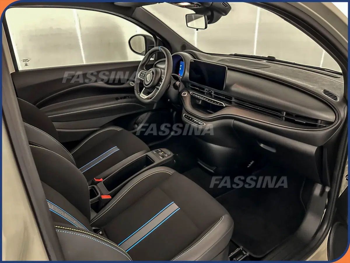 Abarth 500e Cabrio usata a Milano (13)