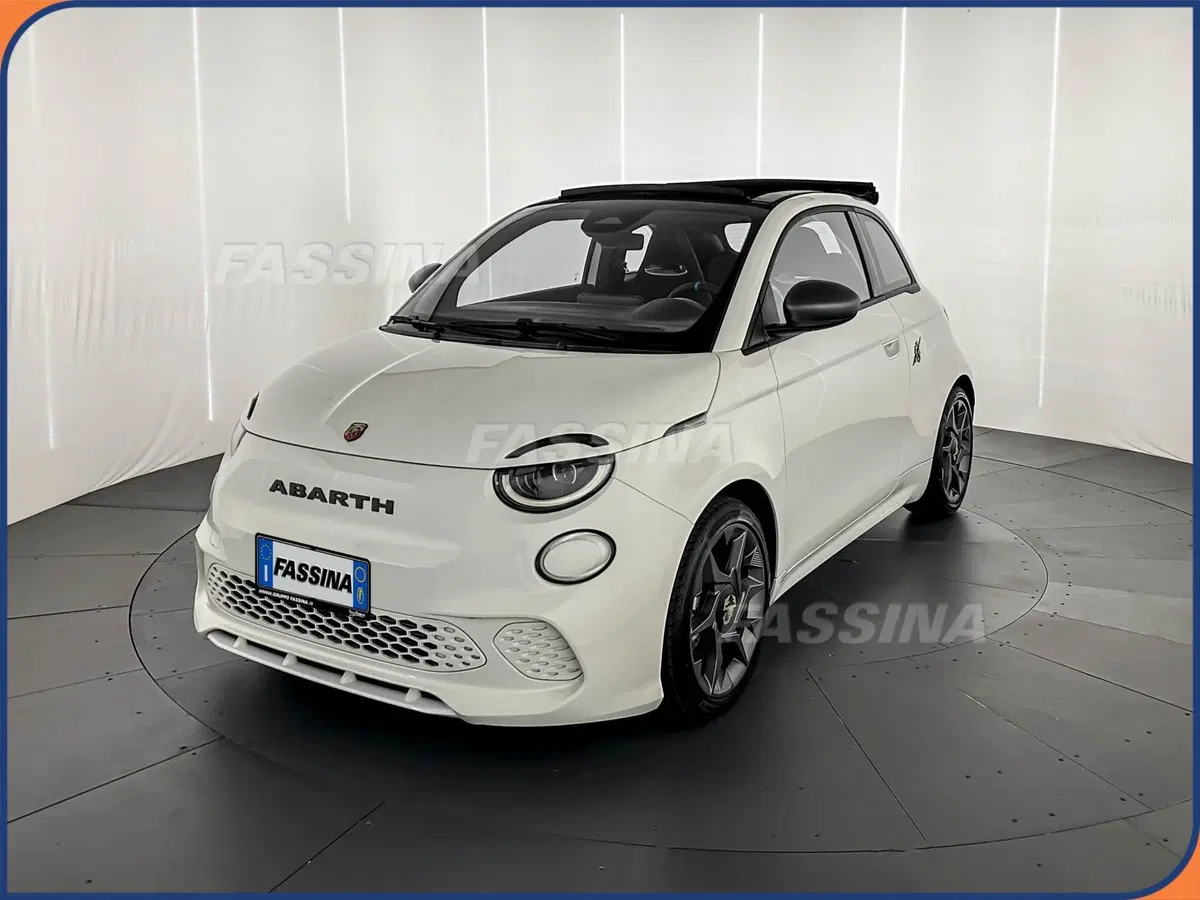 Abarth 500e Cabrio usata a Milano (3)