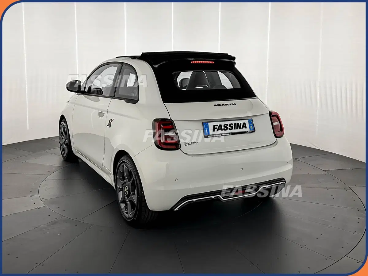 Abarth 500e Cabrio usata a Milano (4)