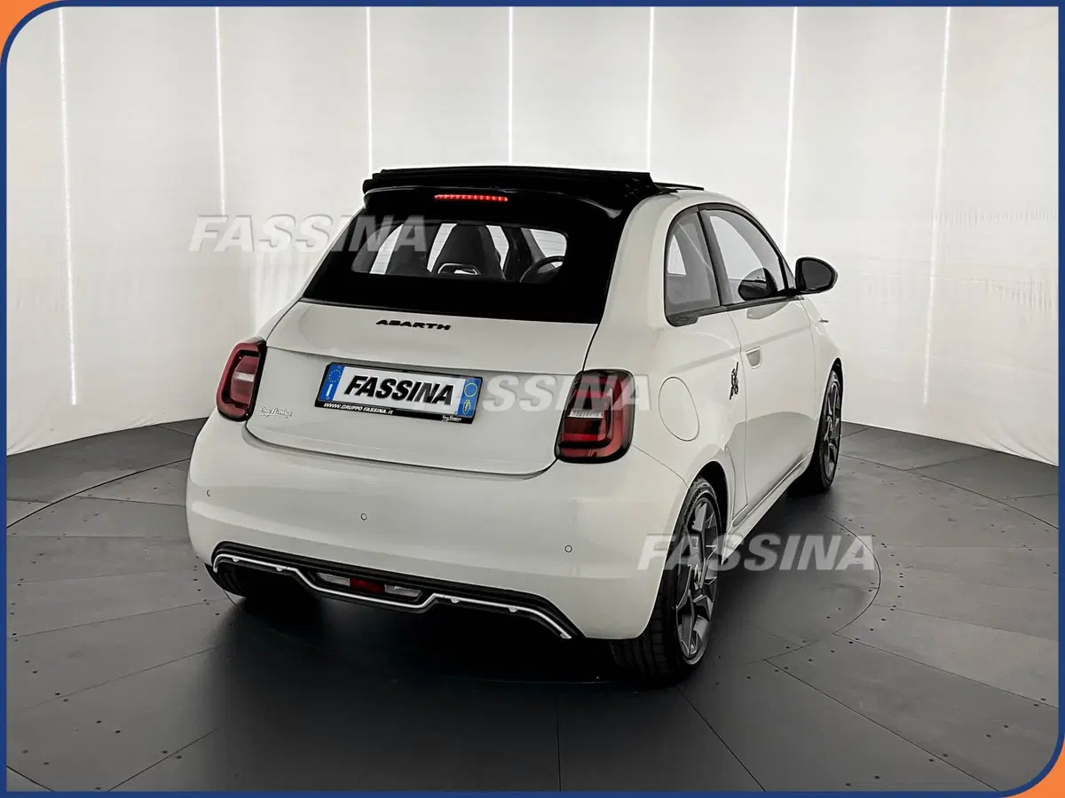 Abarth 500e Cabrio usata a Milano (6)