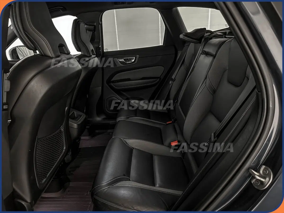 Volvo XC60 usata a Milano (10)
