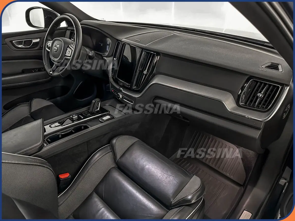 Volvo XC60 usata a Milano (12)