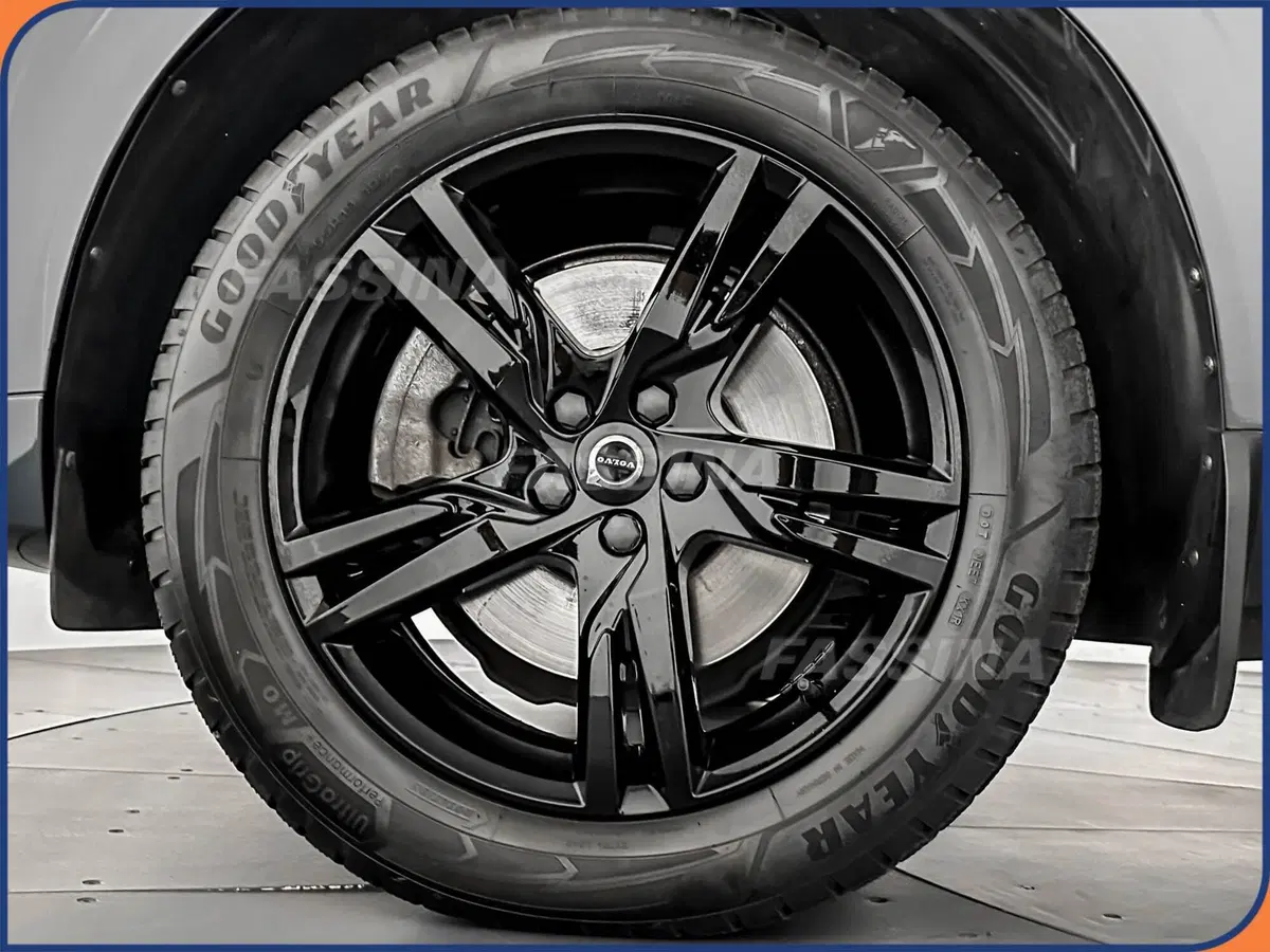 Volvo XC60 usata a Milano (7)