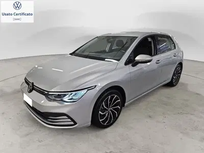 Volkswagen Golf 1.0 TSI EVO Life del 2023 usata a Genova