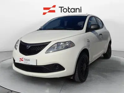 Lancia Ypsilon 1.0 FireFly 5 porte S&S Hybrid Ecochic Silver del 2020 usata a L'Aquila