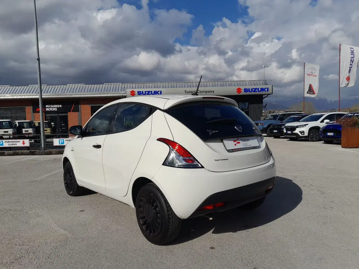Lancia Ypsilon usata a L'Aquila (15)