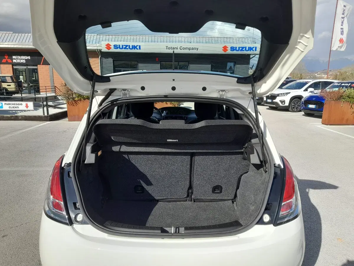 Lancia Ypsilon usata a L'Aquila (16)