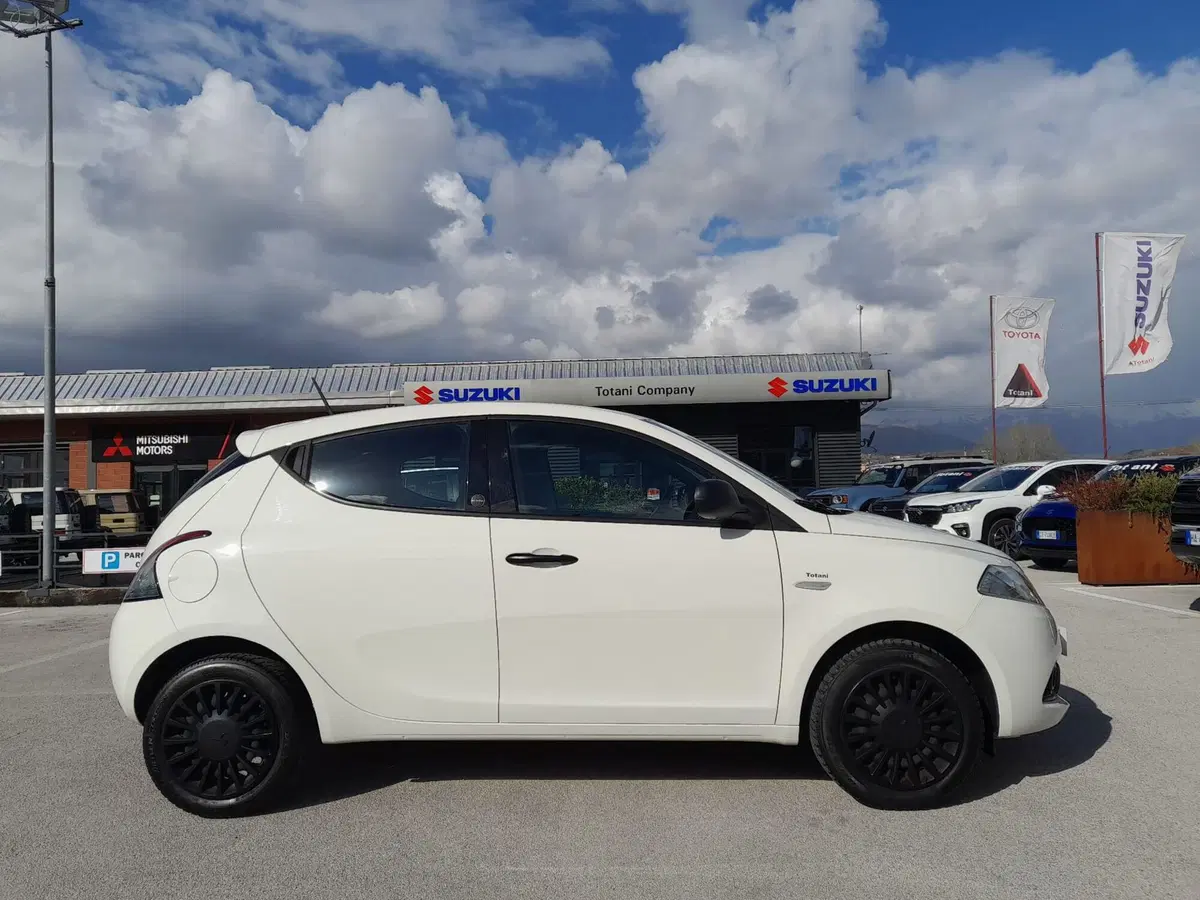 Lancia Ypsilon usata a L'Aquila (2)