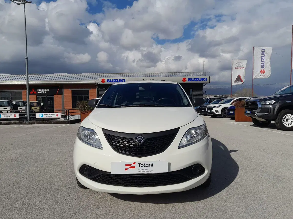 Lancia Ypsilon usata a L'Aquila (4)