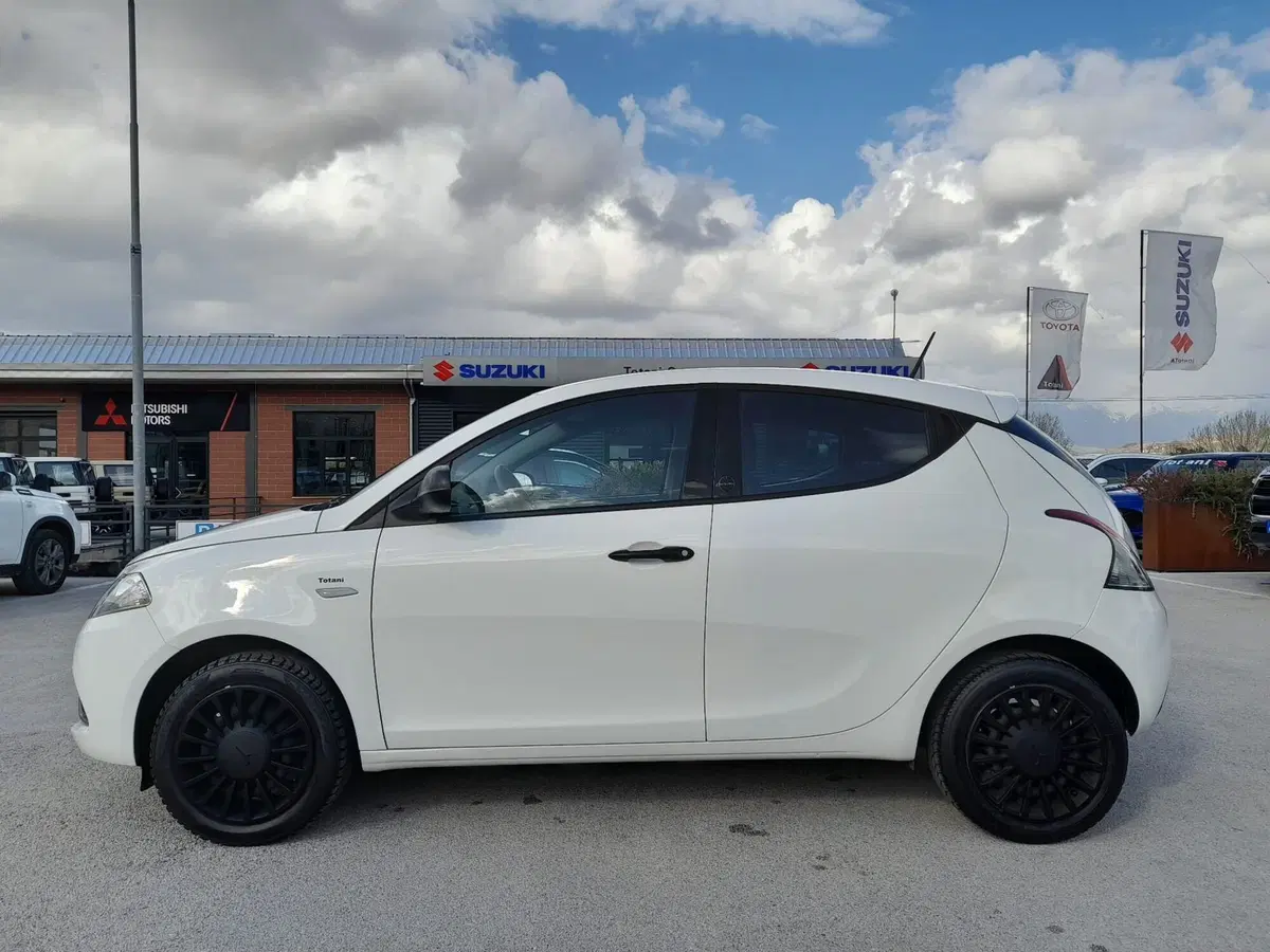 Lancia Ypsilon usata a L'Aquila (5)