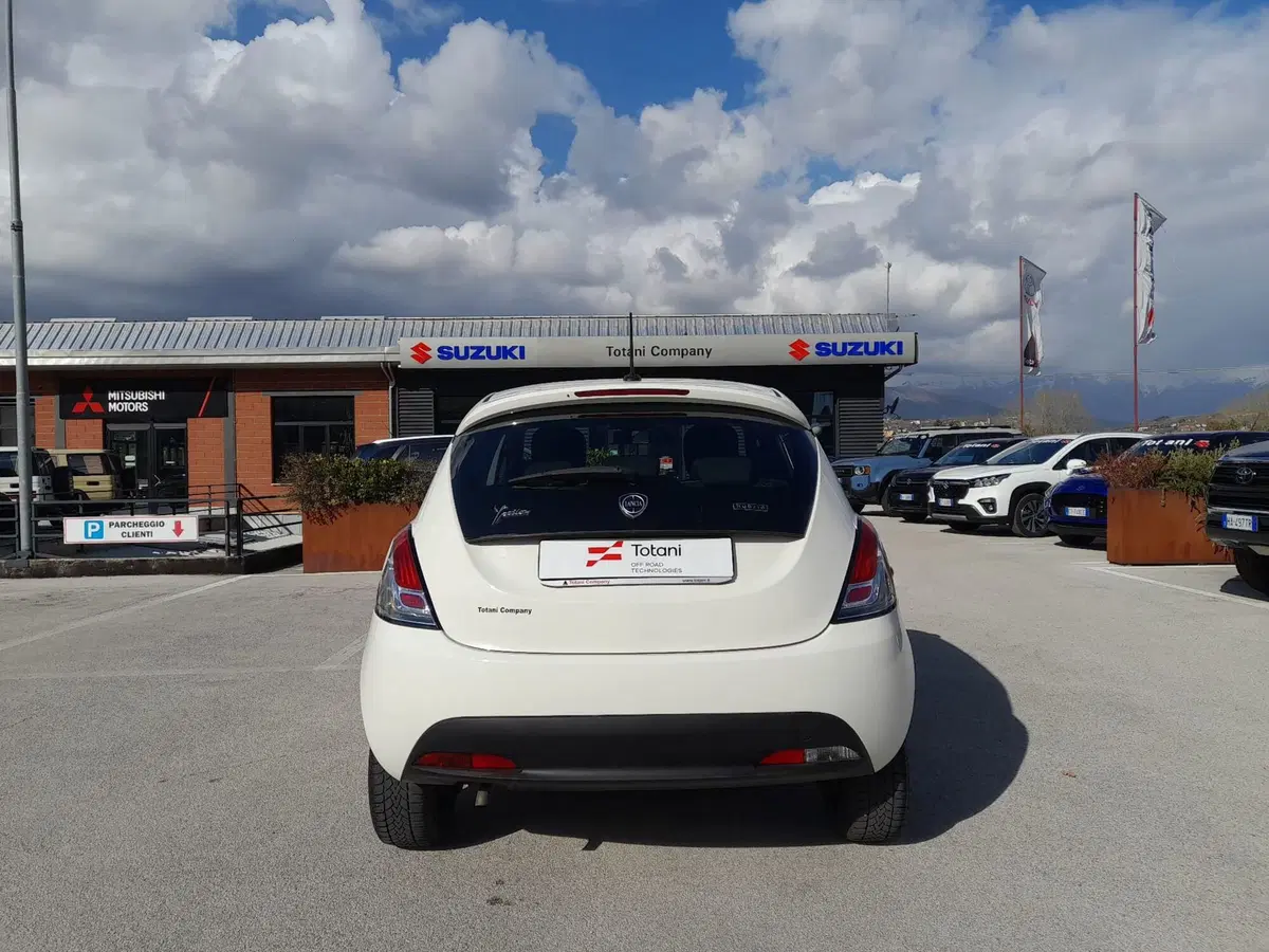 Lancia Ypsilon usata a L'Aquila (6)