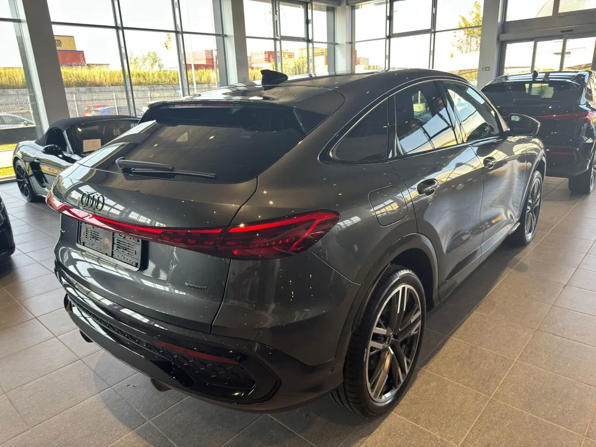 Audi Q5 Sportback nuova a Firenze (3)