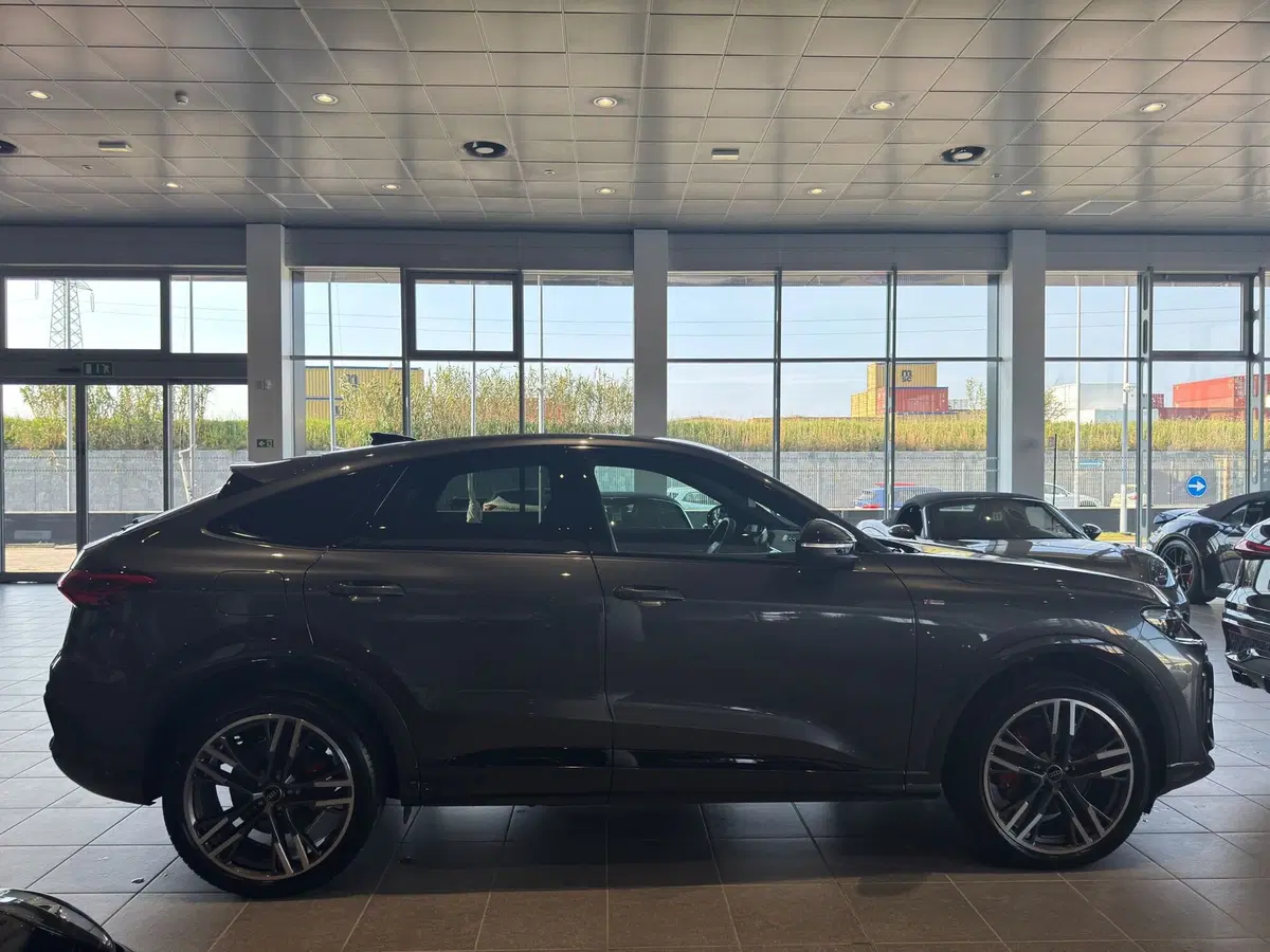 Audi Q5 Sportback nuova a Firenze (7)