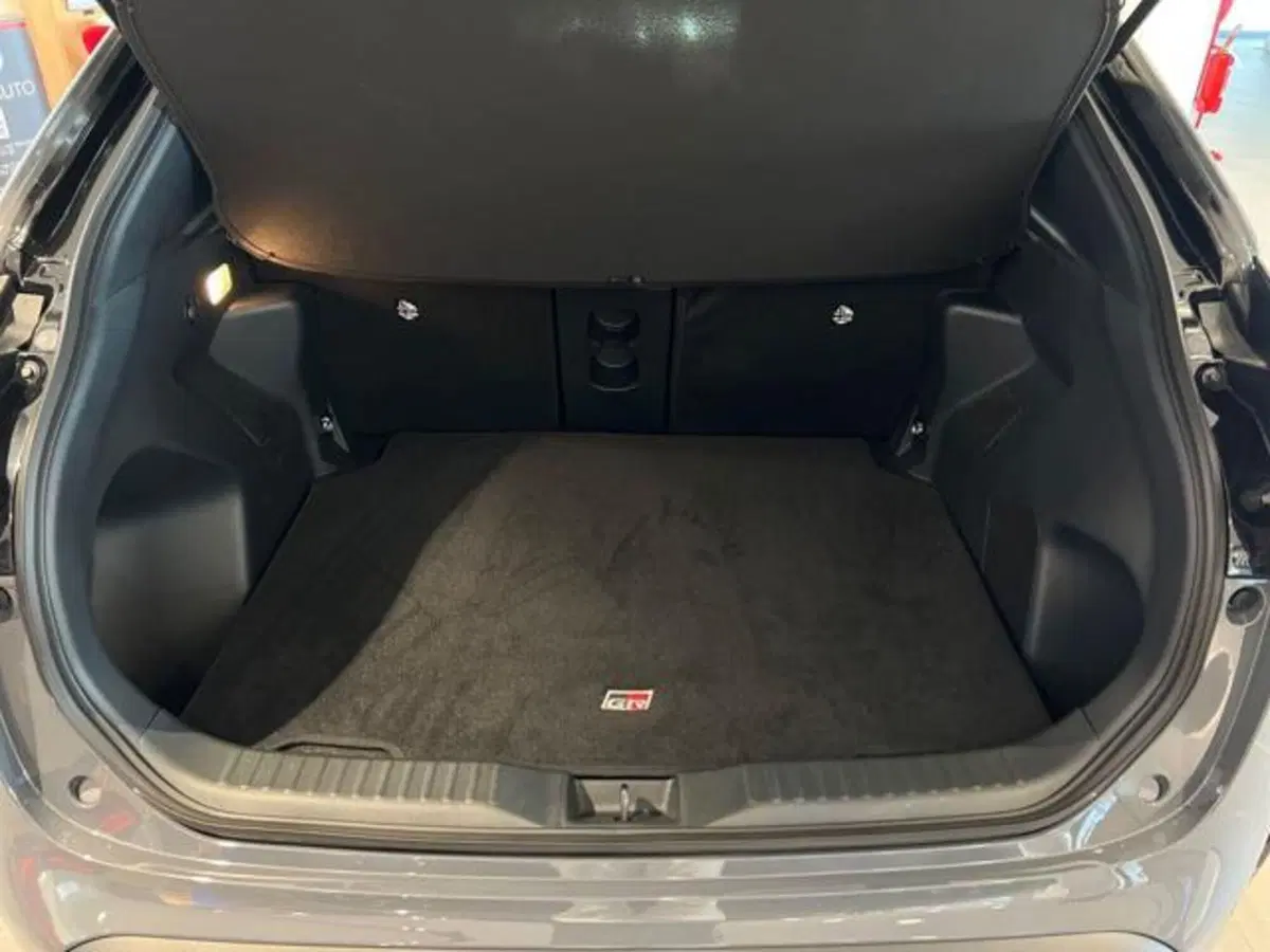 Toyota Yaris Cross nuova a Vercelli (10)