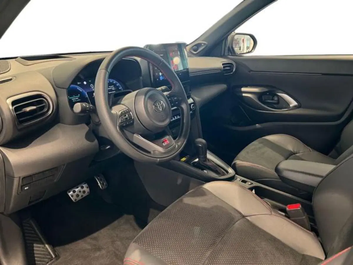 Toyota Yaris Cross nuova a Vercelli (5)